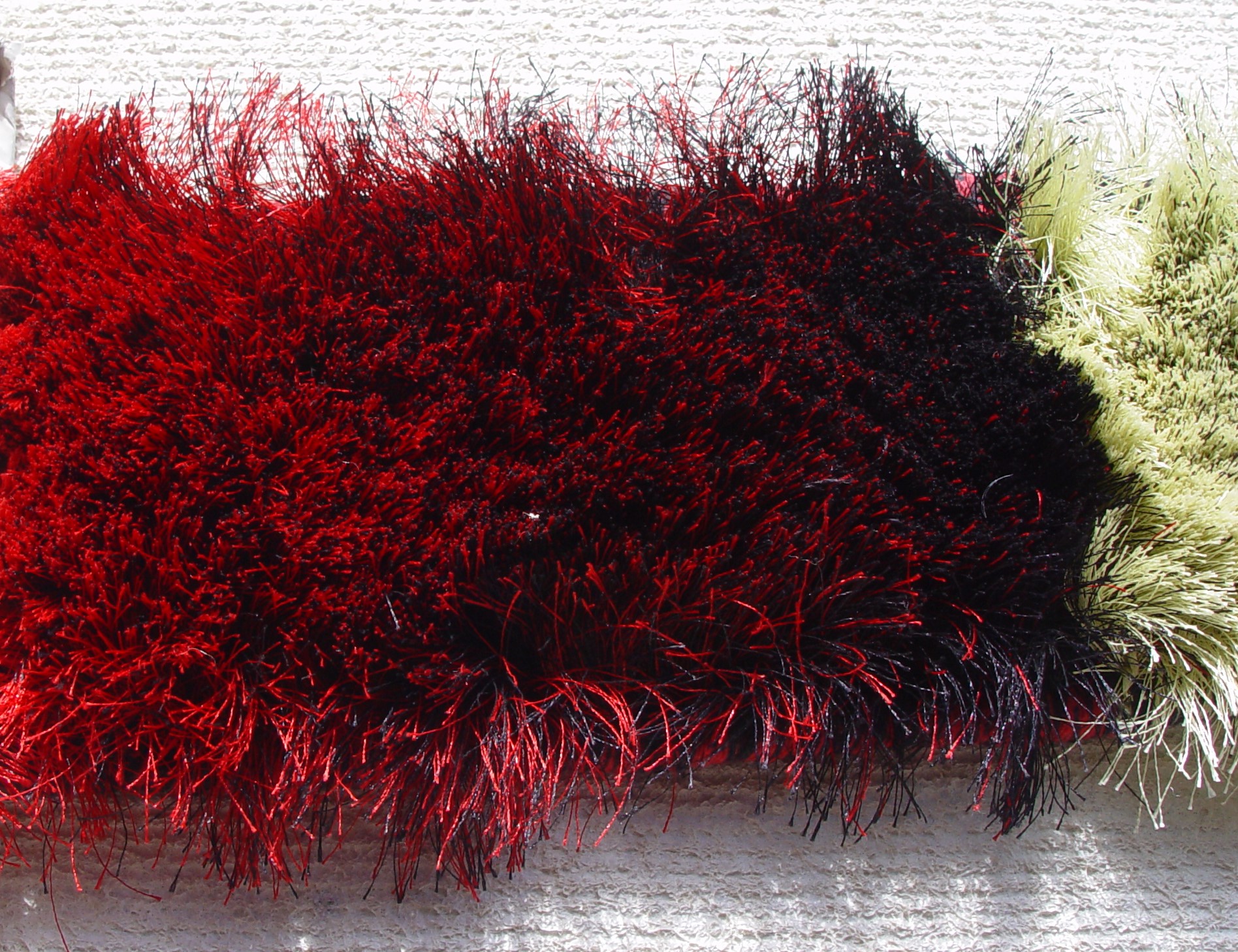 Sparkling Shag 200x250cm Red Alert 36049