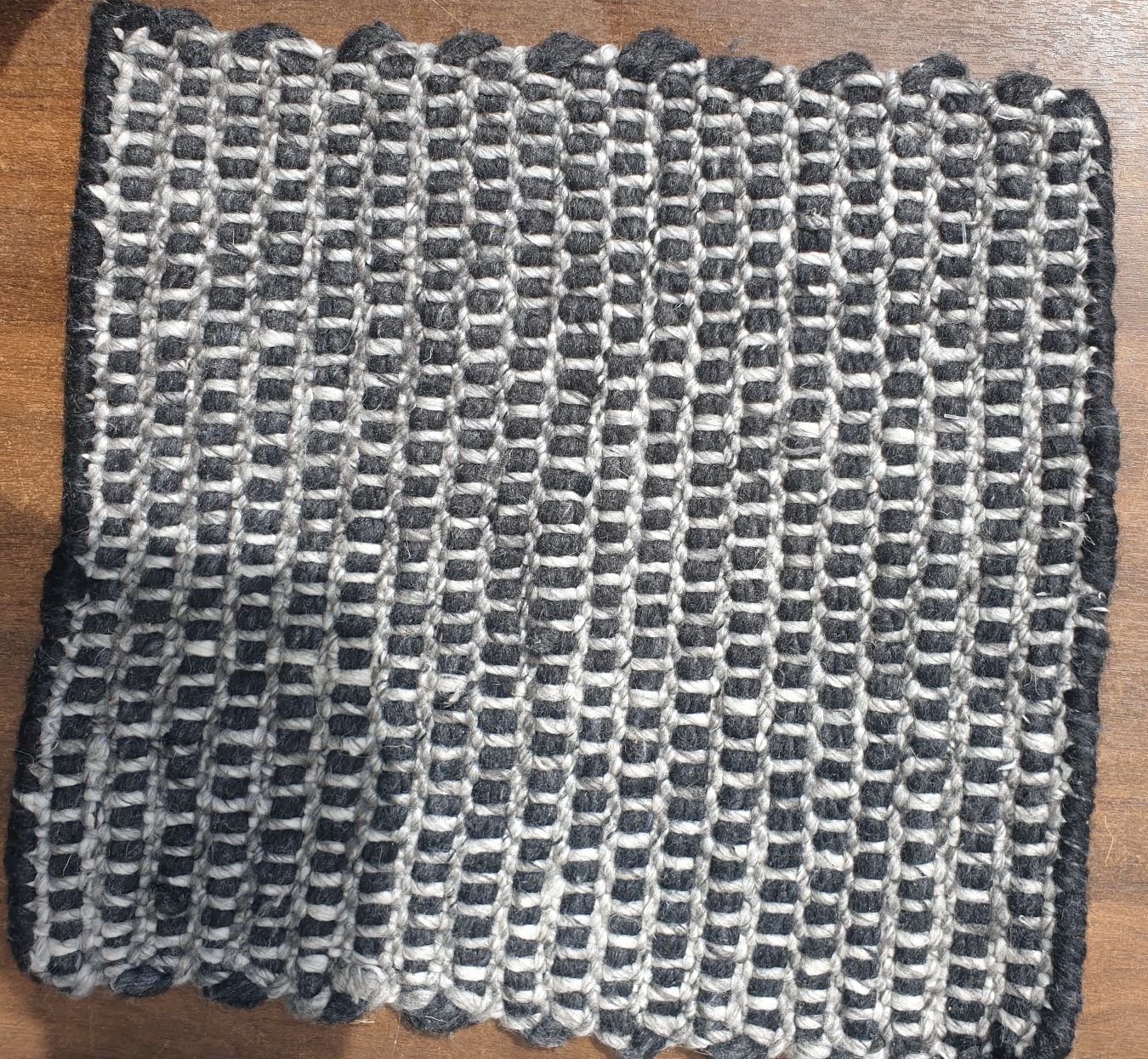 Basket weave in/outdoor Hand woven polyester 200x300cm Black/Natural 36070